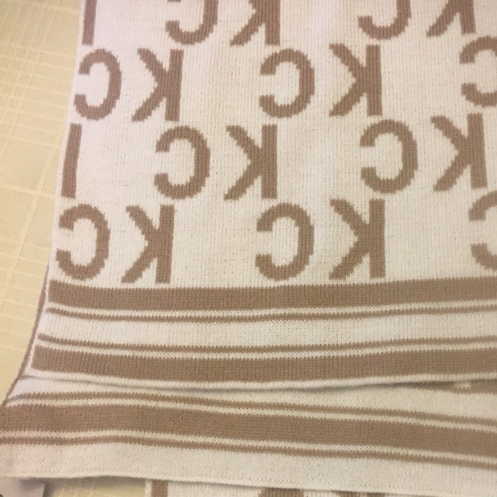 KENNETH COLE SCARF - Picture 4 of 5